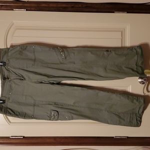 Army green convertinle pants with stretch